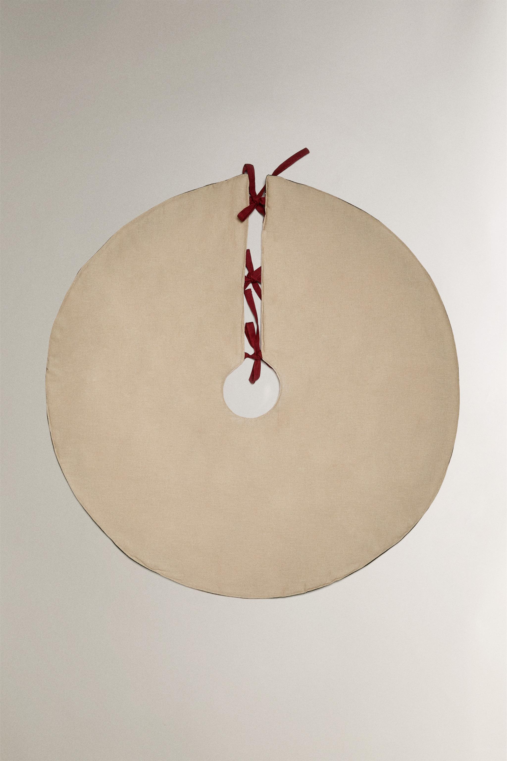 DECORATIVE EMBROIDERED CHRISTMAS TREE SKIRT